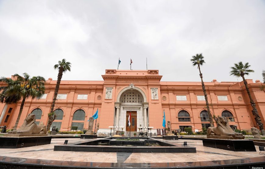 Transport to Giza pyramids and Egyptian museum and Khan Bazaar 8 hours