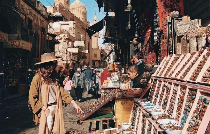 Transport to Giza pyramids and Egyptian Museum and khan Khalile Bazaar 8 hours