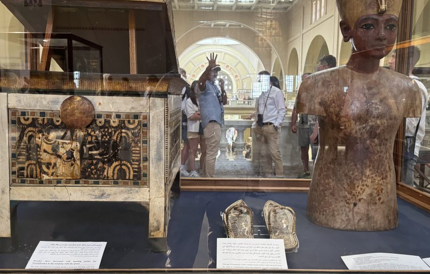 Giza pyramids and Egyptian museum and Khan Bazaar day tour (Car + Guide)