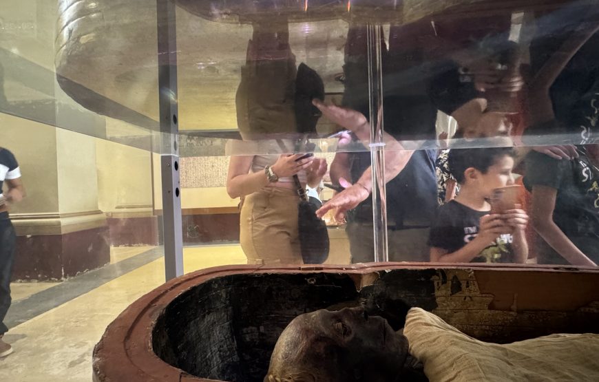 Giza pyramids and Egyptian museum and Khan Bazaar day tour (Car + Guide)