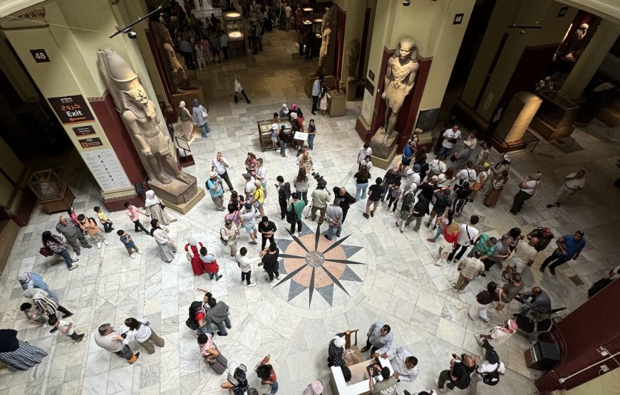 Giza pyramids and Egyptian museum and Khan Bazaar day tour (Car + Guide)