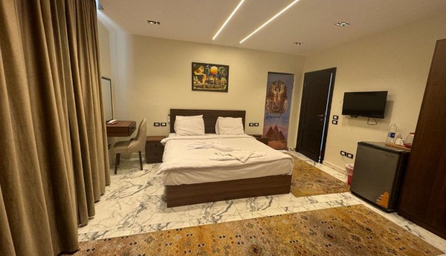 Queen Room with Spa Bath