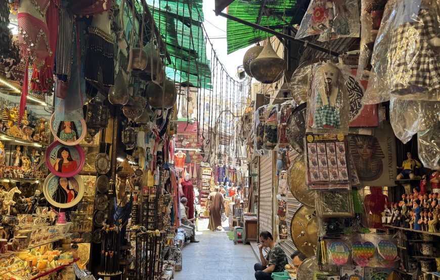 Khan El Khalil Bazaar and EL Moez Street Half Day (Car + Guide)