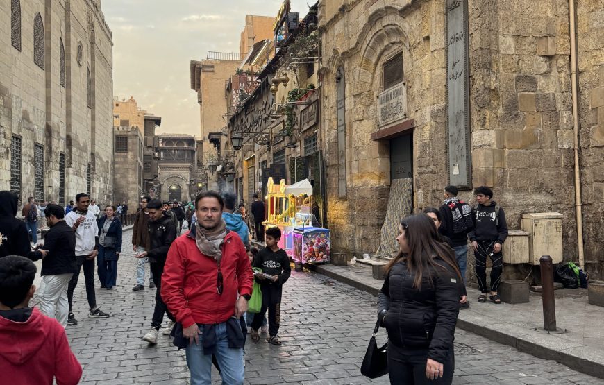 Khan El Khalil Bazaar and EL Moez Street Half Day (Car + Guide)
